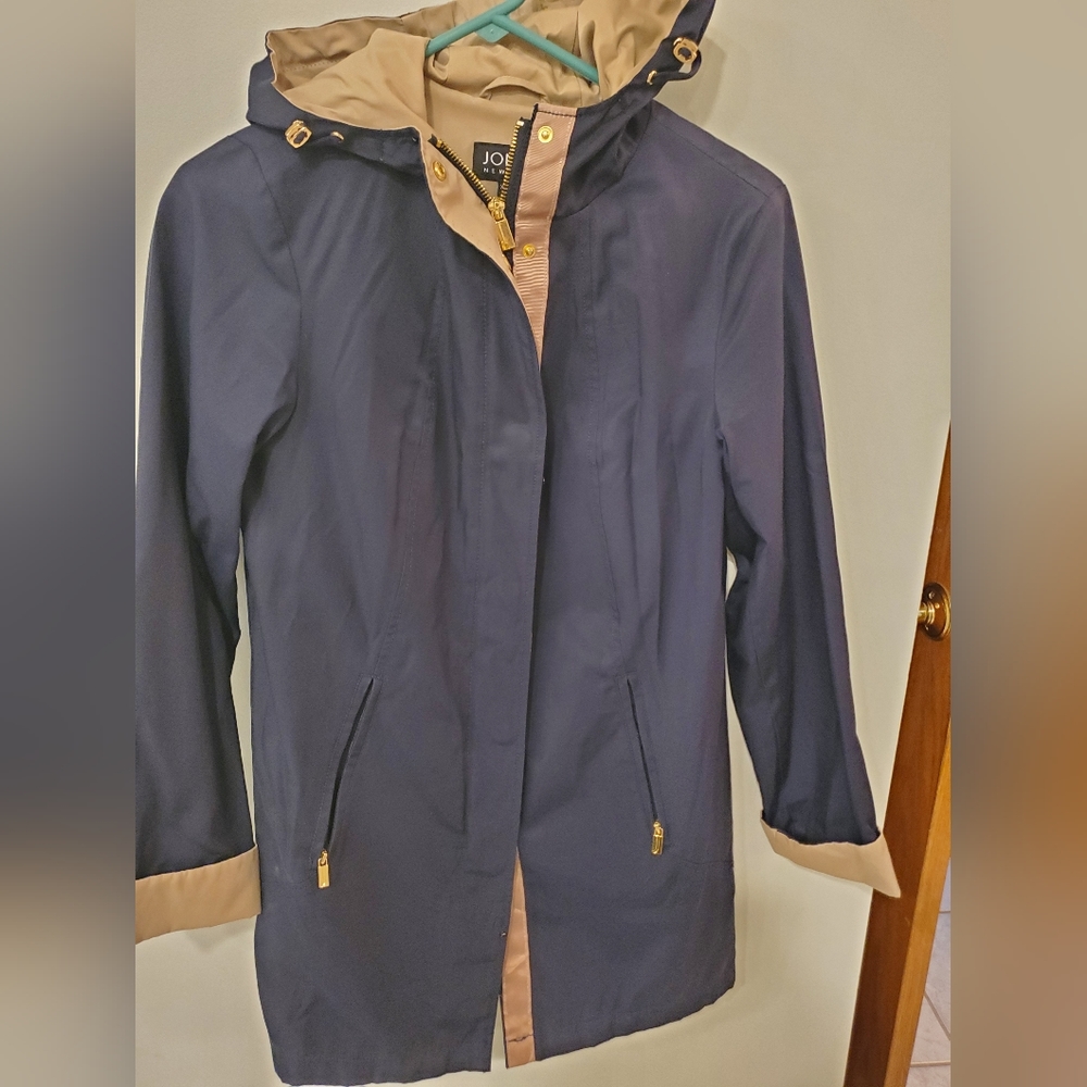 Jones New York windbreaker / raincoat